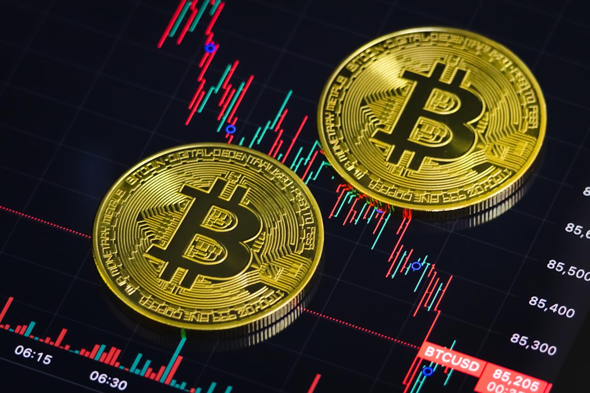 Bitcoin Struggles to Recover: 3 Major Challenges Amid 30% Drop from All-Time Highs